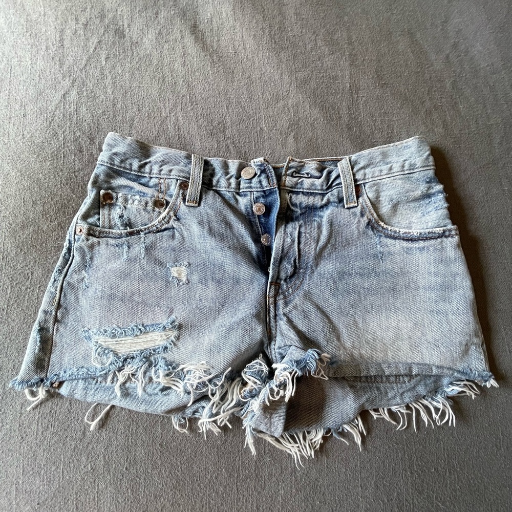 Women’s size 25 Levi’s Shorts